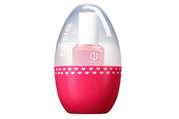 Essie

Lak na nehty je umístěný v obalu ve tvaru velikonočního vajíčka, vybrat si můžete ze tří nejoblíbenějších odstínů: Eternal Optimist, Spin the Bottle a Ballet Slippers. Každý pořídíte za 9 liber na e-shopu Superdrug
