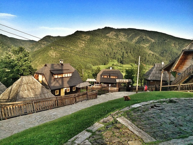 Filmova_vesnice_Drvengrad