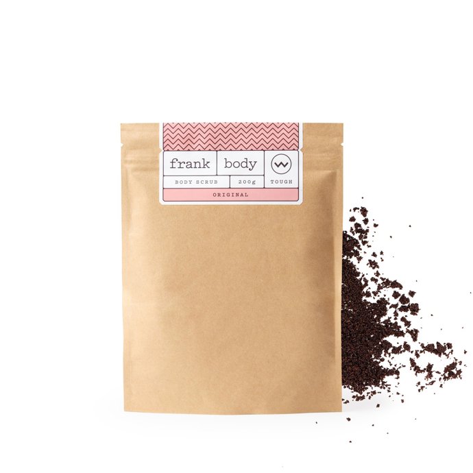 Frank Body Coffee Scrub

Kávové peelingy jsou naprosto fantastické a dokážeme jim prominout i to, jak nám následně zašpiní vanu. Ta vůně je prostě omamná! Miluje ho i zpěvačka Jessie J, kterou můžete letos v létě potkat na festivalu Colours of Ostrava.
