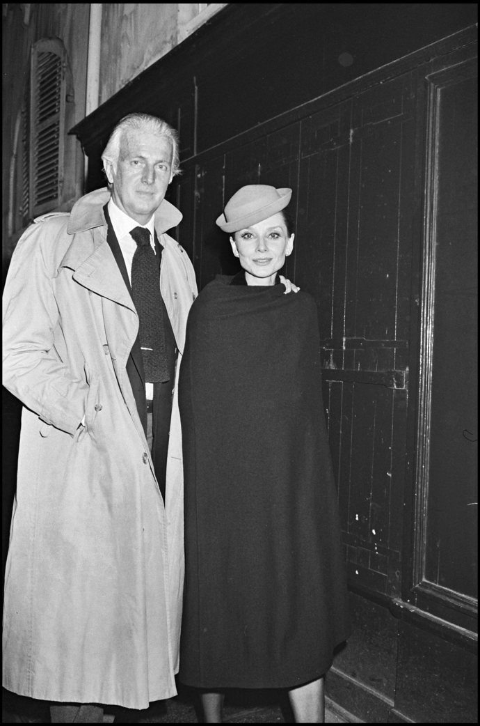1978
Audrey v klobouku a kabátu Givenchy v Paříži.
1978
Audrey v klobouku a kabátu Givenchy v Paříži.