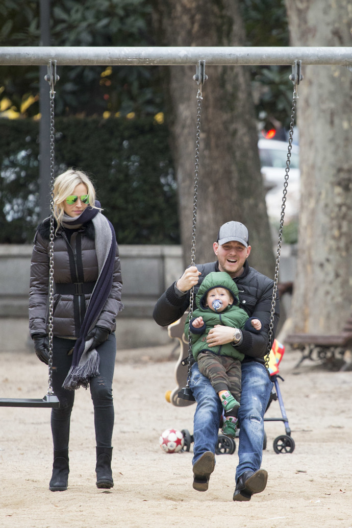 Michael Bublé & Luisana Lopilato

Jsou manželé už od roku 2011 a mají spolu dva syny –  čtyřletého Noaha a dvouletého Eliase. Po tom, co si prošli velice těžkým obdobím, kdy synovi Noahovi diagnostikovali rakovinu, oznámili, že čekají třetí dítě. Ačkoli dlouhou dobu neřekli, jak na tom jejich syn je, Bublého bratr médiím sdělil, že si naštěstí vede velmi dobře.
