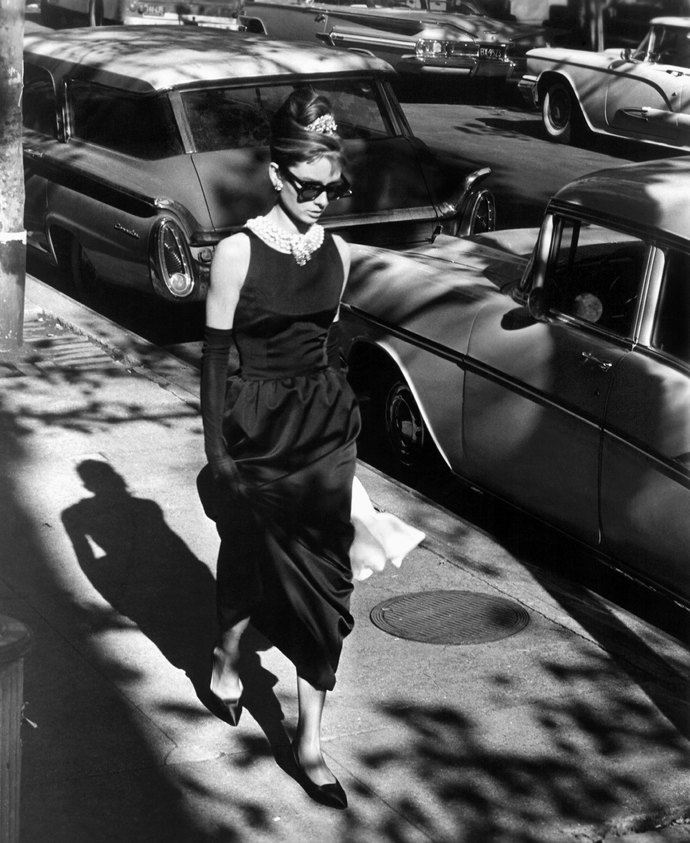 1961
Slavné "malé černé" z filmu Snídaně u Tiffanyho.
1961
Slavné "malé černé" z filmu Snídaně u Tiffanyho.
