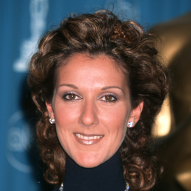 Rok Titanicu (1998)

Celine Dion vystoupila na 70. ročníku předávání Oscarů se svou filmovou písničkou "My heart will go on" . Na krku měla ikonický náhrdelník z filmu a za zády symfonický orchestr. Ten večer patřil Titanicu. Byl oceněn rekordním počtem 11 Oscarů včetně ceny za nejlepší filmovou písničku.
