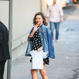 Miranda Kerr a Evan Spiegel

Australská modelka Miranda Kerr bude mít druhé dítě. Již má šestiletého syna z předchozího manželství s Orlandem Bloomem. Druhého potomka čeká se svým manželem Evanem Spiegelem.
