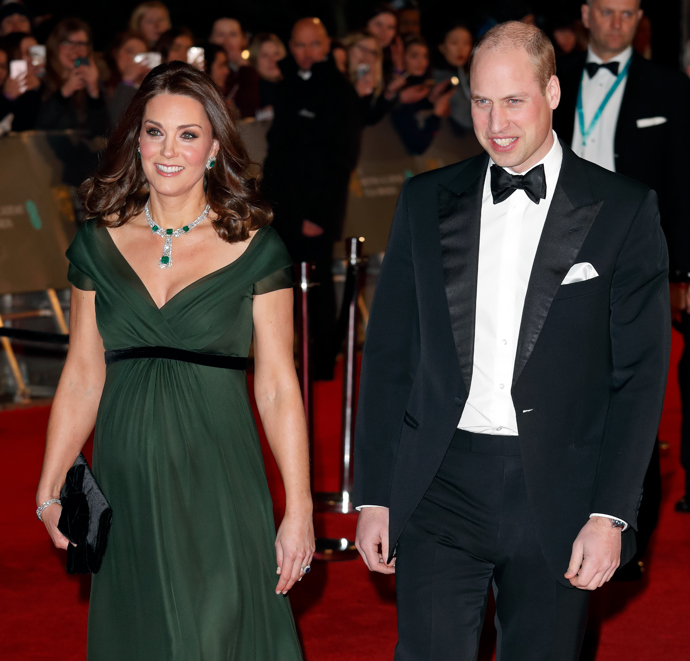 Kate a William

Královskou rodinu tento rok čekají samé radostné události. Na květnové svatbě Meghan Markle a prince Harryho bude mít Kate a William o jednoho potomka navíc. Čtyřletý princ George a dvouletá princezna Charlotte tak budou mít sestřičku nebo bratříčka. Obyvatelé Spojeného království si dokonce vsází celkem slušné sumy na to, jestli to bude holka nebo kluk. Co myslíte vy? 
