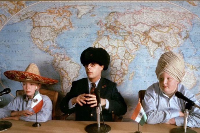 Jak jsem balil učitelku (Rushmore), 1998

Slabost Wese Andersona pro na první pohled zajímavou výpravu byla patrná od samého začátku jeho filmového působení. V Jak jsem balil učitelku se mu podařilo vytvořit zaprášené akademické prostředí Houstonské soukromé školy. Dokázal to díky několika osobitým detailům: celoplošným mapám, lampám od Tiffanyho a parodickému přikyvování typickému pro školy patřící do americké Ivy league.
