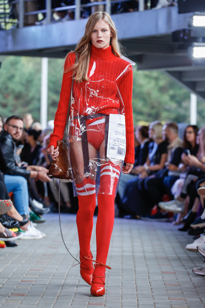 Podívejte se na módu z předešlého Mercedes-Benz Prague Fashion Week! Podívejte se na módu z předešlého Mercedes-Benz Prague Fashion Week!