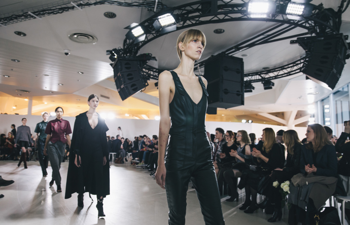 Podívejte se na módu z předešlého Mercedes-Benz Prague Fashion Week! Podívejte se na módu z předešlého Mercedes-Benz Prague Fashion Week!