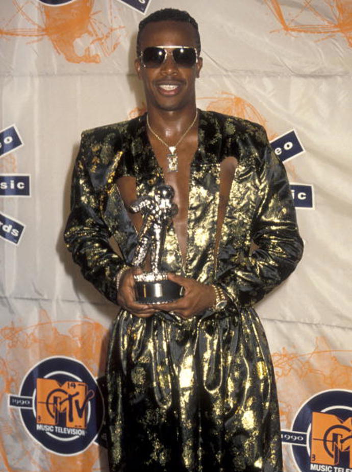 MC-Hammer

Tady stačí jedna věta: "It's Hammer Time!"

 
