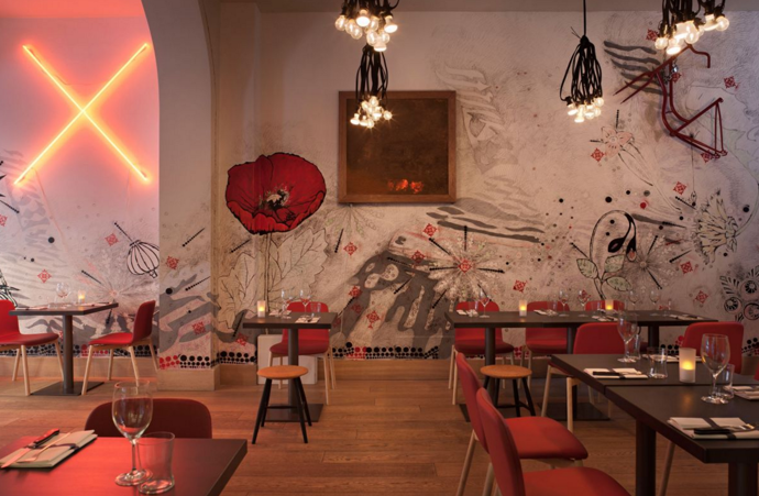 Pisacco

Via Solferino 48

Pisacco leží v srdci čtvrti Brera a vytvořila ji skupina lidí v čele s kuchařem Andreou Bertonem a sběrateli umění. Tahle restaurace je totiž zároveň i uměleckou galerií. Navrhl ji architekt Tiziano Vudafieri a zahrnul sem cihly, přírodní dřevo, holé žárovky, neonové nápisy a malby na stěnách.
