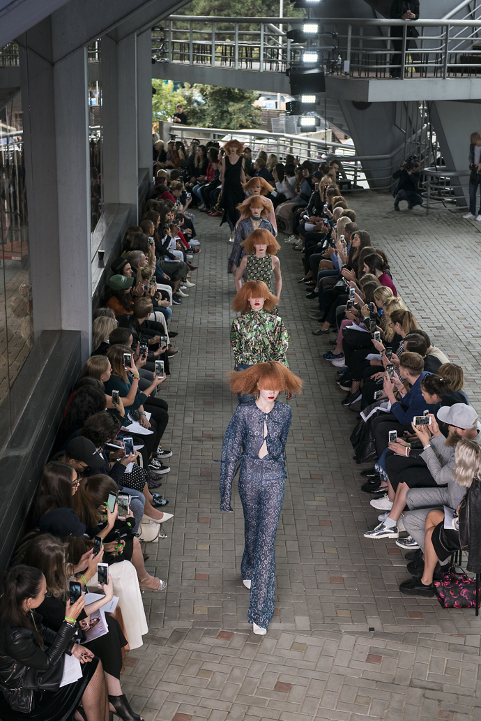 Podívejte se na módu z předešlého Mercedes-Benz Prague Fashion Week! Podívejte se na módu z předešlého Mercedes-Benz Prague Fashion Week!