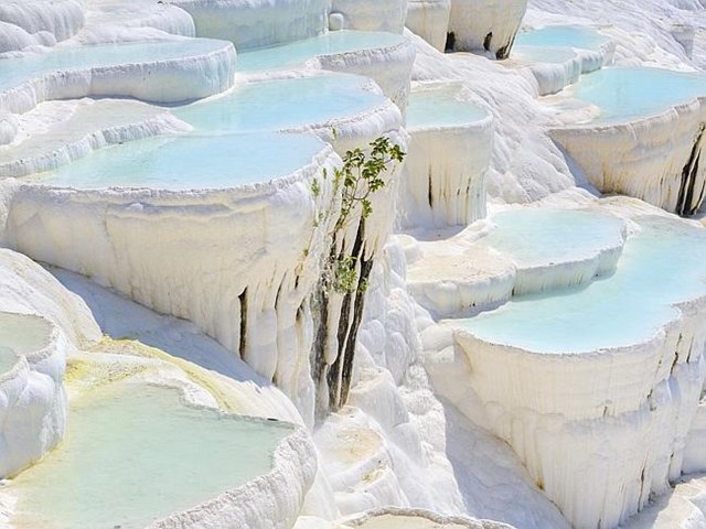 White_Cliffs_Pamukkale_Turkey