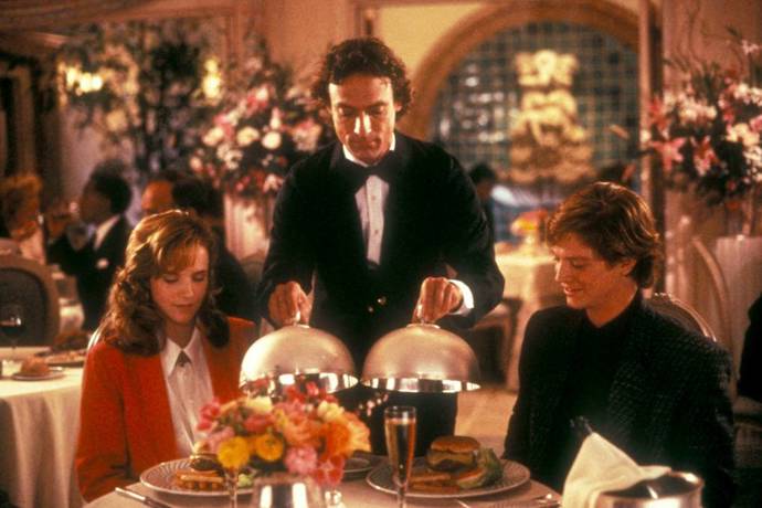Báječná chvíle (Some Kind of Wonderful), 1987

Kdo:  Eric Stoltz, Mary Stuart Masterson, Lea Thompson

Co: Klasická komedie z prostředí střední školy plná teenagerovské úzkosti a romantiky. Báječná chvíle je zkrátka jedním z těch filmů, díky nimž uvěříte, že to s lidmi ještě není tak špatné.
