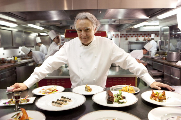 2. Najezte se v Michelinské restauraci třeba u Alaina Ducasse.
