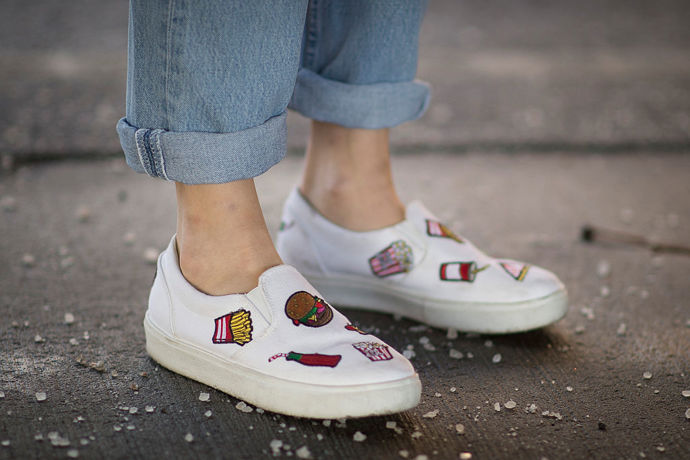 STREET STYLE INSPIRACE: Jak nosit bílé tenisky STREET STYLE INSPIRACE: Jak nosit bílé tenisky