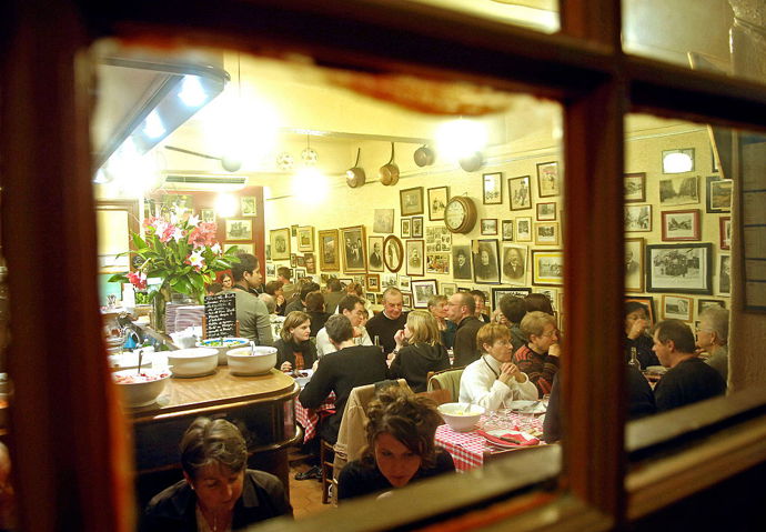 21. Zajděte do typické restaurace v Lyonu, neoficiálním hlavním městě francouzské gastronomie.
