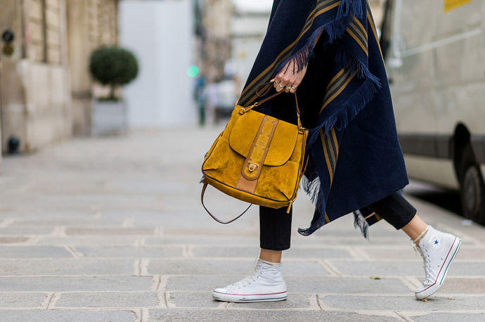 STREET STYLE INSPIRACE: Jak nosit bílé tenisky STREET STYLE INSPIRACE: Jak nosit bílé tenisky