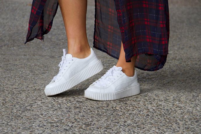 STREET STYLE INSPIRACE: Jak nosit bílé tenisky STREET STYLE INSPIRACE: Jak nosit bílé tenisky