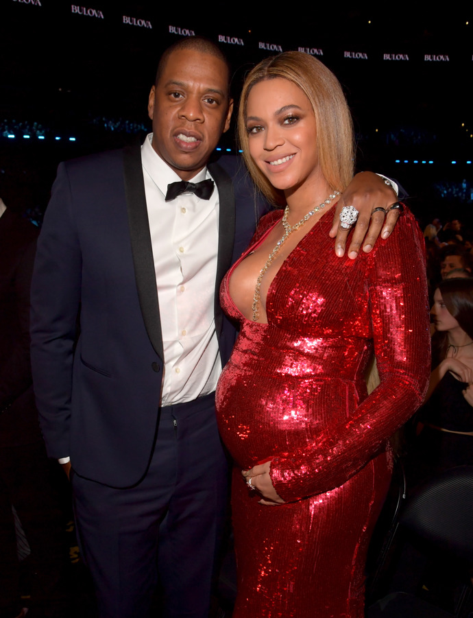 Beyonce těhotná s dvojčaty.
