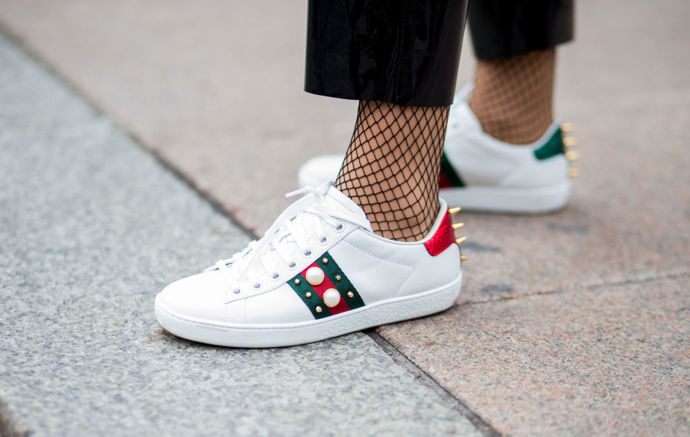 STREET STYLE INSPIRACE: Jak nosit bílé tenisky STREET STYLE INSPIRACE: Jak nosit bílé tenisky