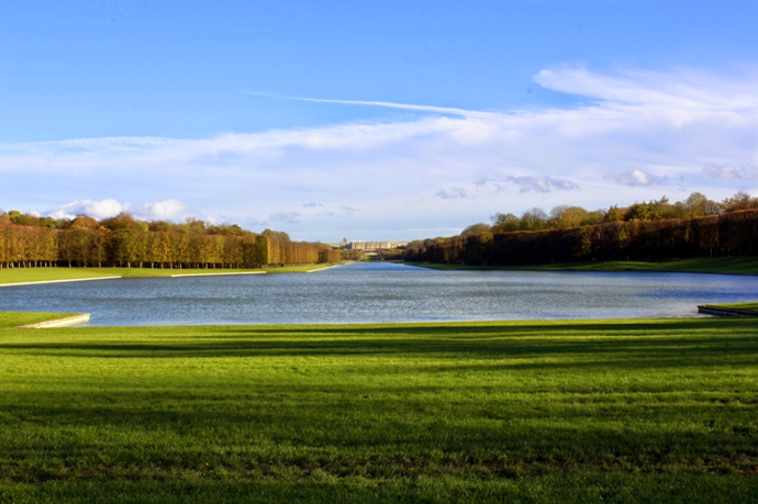 24. Ztraťte se v zahradách ve Versailles.
