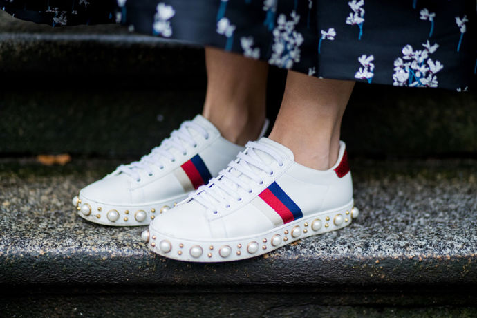 STREET STYLE INSPIRACE: Jak nosit bílé tenisky STREET STYLE INSPIRACE: Jak nosit bílé tenisky