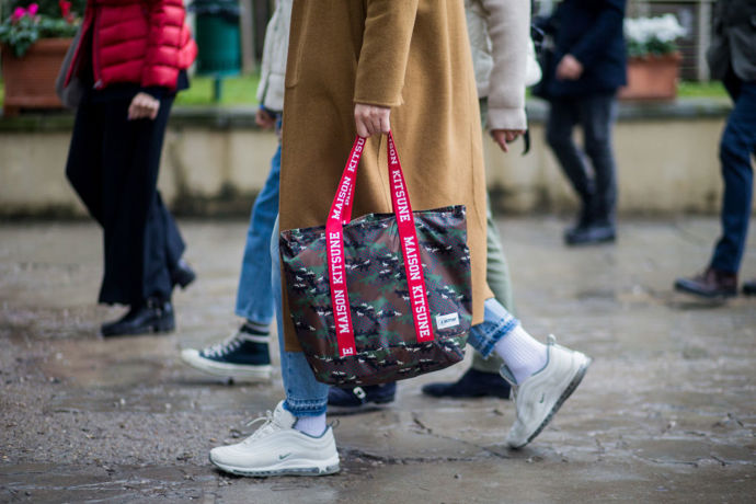 STREET STYLE INSPIRACE: Jak nosit bílé tenisky STREET STYLE INSPIRACE: Jak nosit bílé tenisky