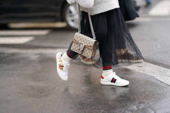 STREET STYLE INSPIRACE: Jak nosit bílé tenisky STREET STYLE INSPIRACE: Jak nosit bílé tenisky