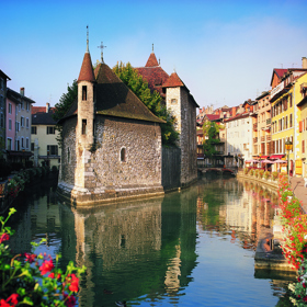 3. Projděte se po Annecy, jednom z nejkrásnějších alpských měst.
