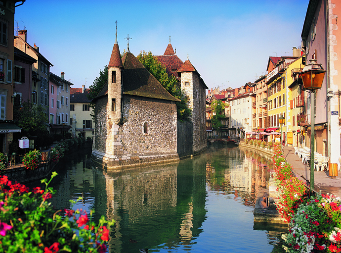 3. Projděte se po Annecy, jednom z nejkrásnějších alpských měst.

