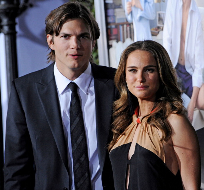 Hlavně nezávazně (No Strings Attached), 2011

Kdo: Natalie Portman, Ashton Kutcher, Kevin Kline

Co: Poprvé se potkali před patnácti lety na letním táboře a teď se cesty Adama a Emmy zkřížily znovu. Ano, je to typické klišé romantických komedií, ale tady je to jinak. Svůj vztah omezí pouze na sex bez zbytečných komplikací. Je však nad slunce jasné, že nějaké komplikace, jako třeba vzájemná náklonnost, nakonec stejně nastanou.
