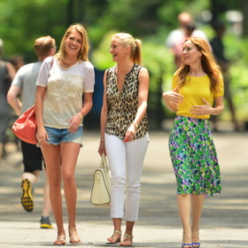Jedna za všechny (The Other Woman), 2014
Kdo: Cameron Diaz, Leslie Mann, Kate Upton
Co: Když Carly zjistí, že její přítel je ženatý, okamžitě se s jeho manželkou spřátelí. Když objeví, že je tam ještě další žena, všechny tři se spojí dohromady, aby naplánovaly sladkou pomstu.
Jedna za všechny (The Other Woman), 2014
Kdo: Cameron Diaz, Leslie Mann, Kate Upton
Co: Když Carly zjistí, že její přítel je ženatý, okamžitě se s jeho manželkou spřátelí. Když objeví, že je tam ještě další žena, všechny tři se spojí dohromady, aby naplánovaly sladkou pomstu.