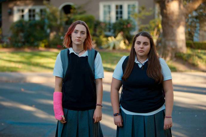 Lady Bird, 2017

Kdo: Saoirse Ronan, Laurie Metcalf, Tracy Letts

Co: Pohnutý příběh zaměřený na vztah matky s dcerou a na děsivou věc jménem puberta. Ještě děsivější navíc je řešit něco takového, když chodíte na katolickou školu. 

