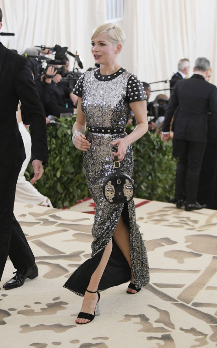 Michelle Williams v šatech Louis Vuitton.
