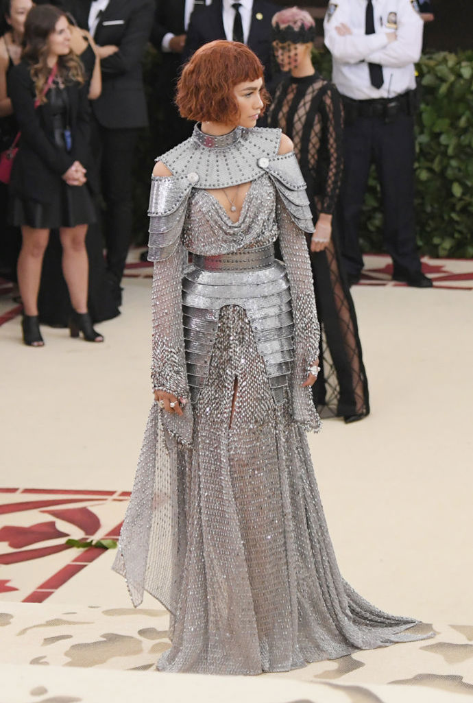 Zendaya v šatech Versace.
