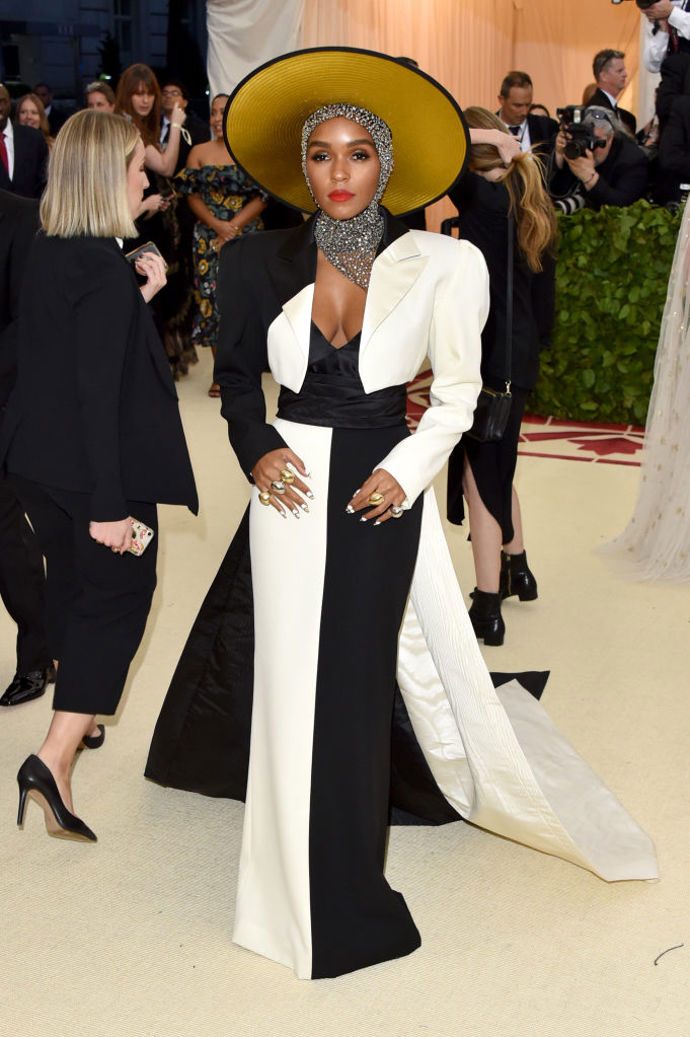 Janelle Monae v šatech Marc Jacobs.

