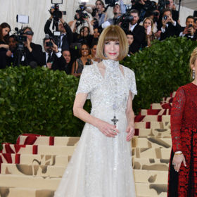 Anna Wintour v šatech značky Chanel.
