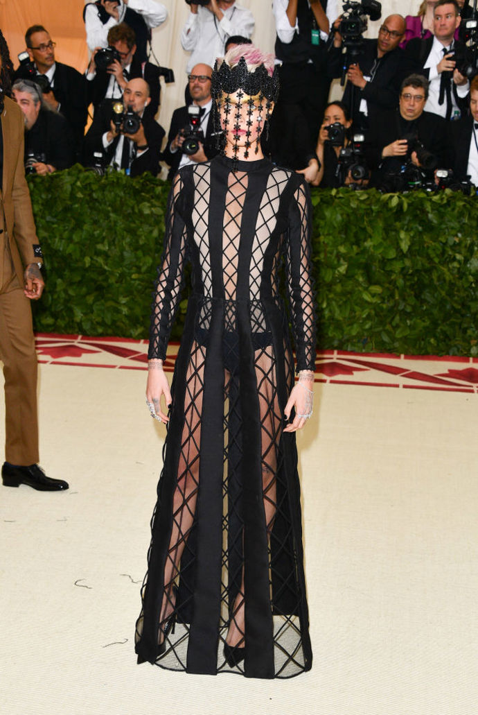 Cara Delevigne v šatech Dior.
