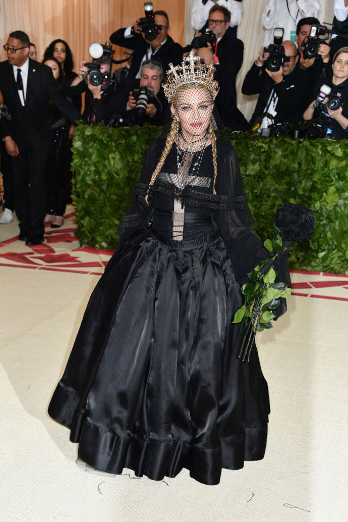 Madonna v šatech Jean Paul Gaultier.
