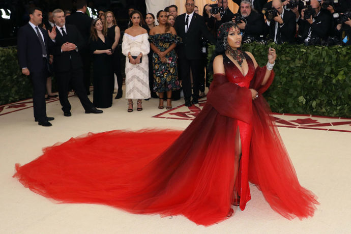 Nicki Minaj v šatech Oscar de la Renta.
