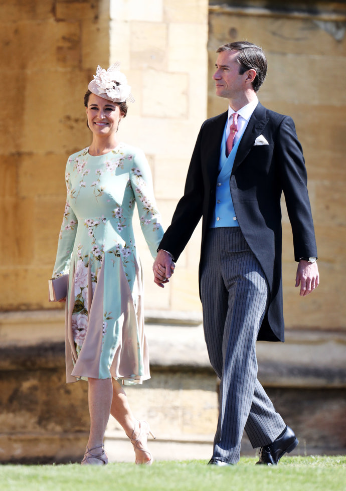 Sestra Kate Pippa s manželem, kteří měli svatbu před rokem.
Sestra Kate Pippa s manželem, kteří měli svatbu před rokem.