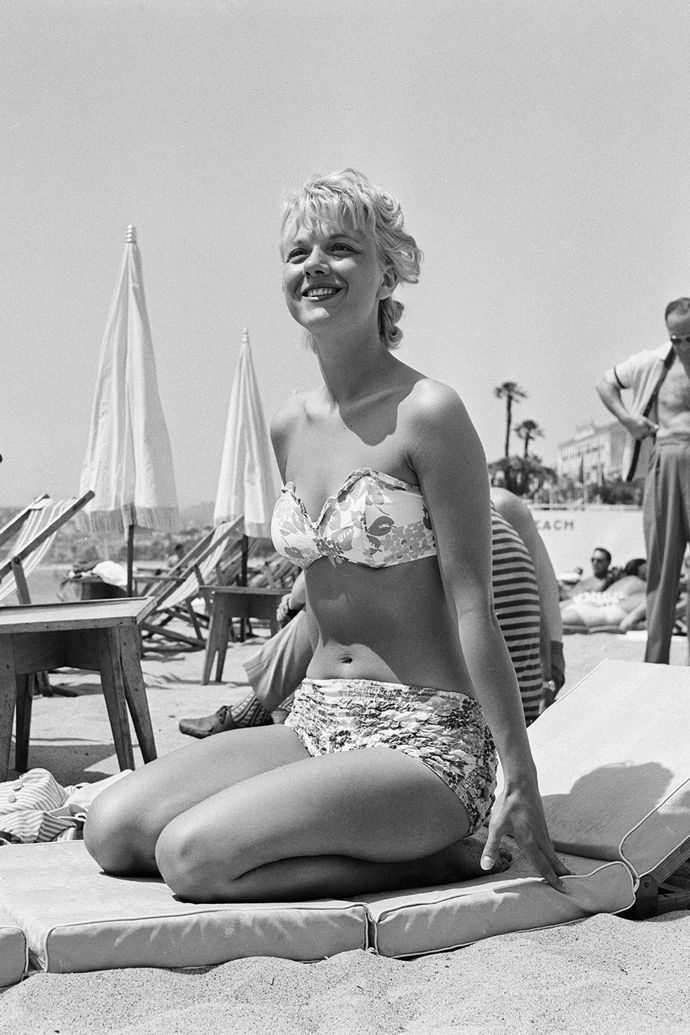 1958

V tento rok si bikini, po skoro deseti letech, co byly navrženy Luisem Reardem, získaly svou pozornost, a to hlavně v jižní Francii, kde je oblékla spousta francouzek a svým odhaleným tělem pobouřila spoustu puritánů.
