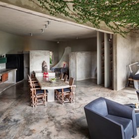Hix Island House, Vieques, Portoriko
Minimalistický design a vzdušný interiér, to je Hix Island House na ostrově Vieques v Karibiku. Z otevřených teras můžete sledovat dechberoucí západy slunce a užívat si ostrovní atmosféry. Na první pohled nenápadná šedá budova vám poskytne skvělý zážitek.
Hix Island House, Vieques, Portoriko
Minimalistický design a vzdušný interiér, to je Hix Island House na ostrově Vieques v Karibiku. Z otevřených teras můžete sledovat dechberoucí západy slunce a užívat si ostrovní atmosféry. Na první pohled nenápadná šedá budova vám poskytne skvělý zážitek.