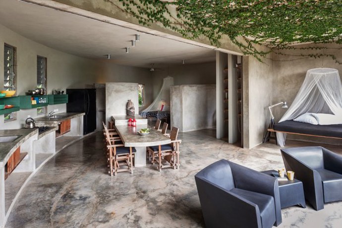 Hix Island House, Vieques, Portoriko

Minimalistický design a vzdušný interiér, to je Hix Island House na ostrově Vieques v Karibiku. Z otevřených teras můžete sledovat dechberoucí západy slunce a užívat si ostrovní atmosféry. Na první pohled nenápadná šedá budova vám poskytne skvělý zážitek.
