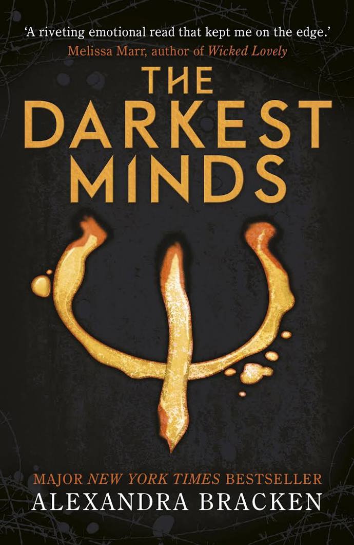 The Darkest Minds – Alexandra Bracken

Pokud máte rádi trilogii Hunger games, tato kniha se vám bude zamlouvat. Příběh vypráví o dospívající dívce, která utekla z „rehabilitačního tábora“ do světa, kde většina mládeže byla usmrcena nakažlivým virem. Kvůli tomu se tam dospělí obávají všech dětí, mladší 18 let, kteří tento vir přežili. Kniha bohužel nemá český překlad ale v kině si její filmové zpracování můžete užít od srpna tohoto roku. 
