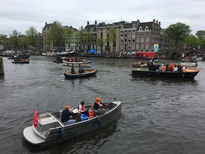 Plavba po amsterdamských kanálech
“Must do!” Projížďku loďkou po kanálech, které jsou zapsané na seznamu světového kulturního dědictví UNESCO, musíte zkrátka zažít.
.
Plavba po amsterdamských kanálech
“Must do!” Projížďku loďkou po kanálech, které jsou zapsané na seznamu světového kulturního dědictví UNESCO, musíte zkrátka zažít.
.