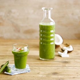 Kokosové smoothie ideální po cvičení

Potřebujete:
půlku okurky
180 g baby špenátu
půlku jablka
10 lžic nakrájené čerstvé máty
500 ml kokosového nápoje (např. Alpro Original)

Příprava:
Jablko a okurku pokrájete, vložte do mixéru, přidejte listy špenátu a mátu a přilijte kokosový nápoj. Rozmixujte v hladké smoothie.

 
