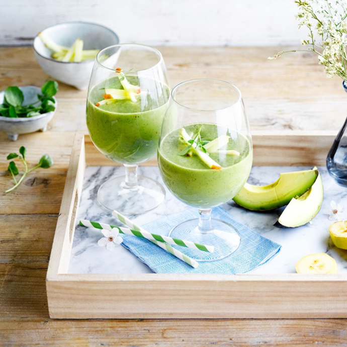 Kokosové smoothie s jablkem, avokádem a řeřichou

Potřebujete:
200 ml kokosového nápoje
40 g řeřichy
půlka jablka
30 g avokáda

Příprava:
Všechny ingredience vložte do mixéru a dohladka rozmixujte.

 
