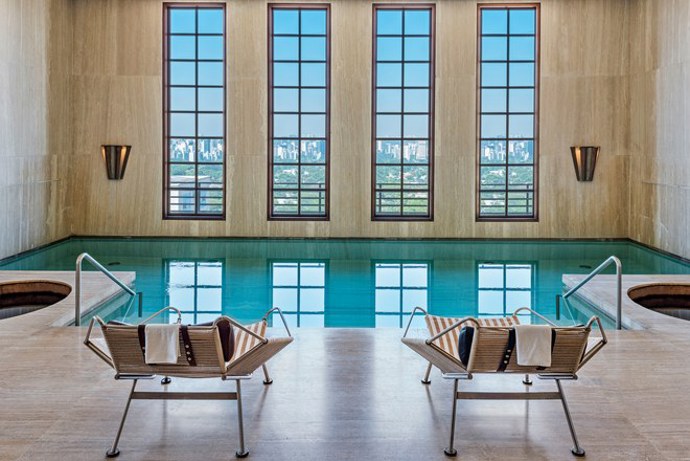 The Fasano, São Paulo, Brazílie

Tento hotel v brazilské metropoli se blíží naprosté dokonalosti. Precizní a čistý design lobby, bazén, několik restaurací, skvělá snídaně nebo posilovna je v hotelu Fasano samozřejmostí. Na serveru TripAdvisor je tento skvělý designový hotel hodnocený jako druhý nejlepší v celém São Paulu!
