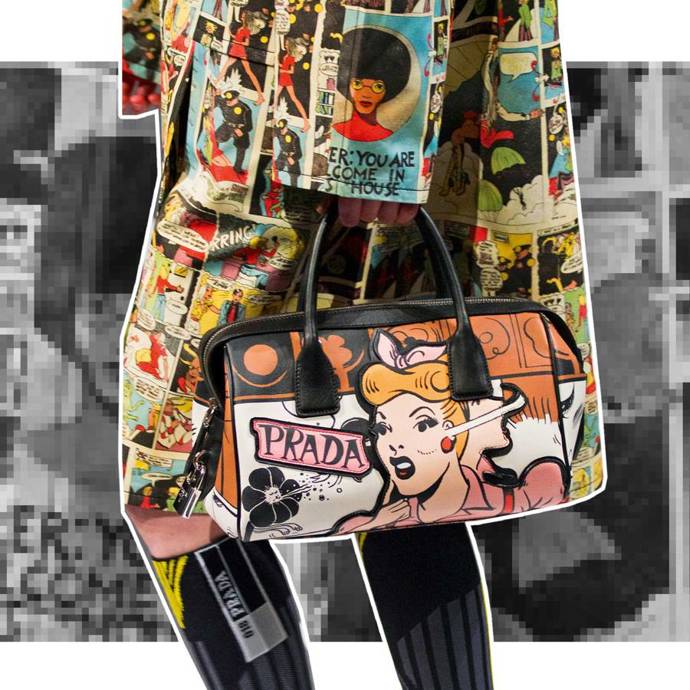 Prada komiks
Komiksový motiv se opět vrací, tentokrát ho na kabátech, botách, kabelkách a dalších částech outfitu použila Prada.
Prada komiks
Komiksový motiv se opět vrací, tentokrát ho na kabátech, botách, kabelkách a dalších částech outfitu použila Prada.